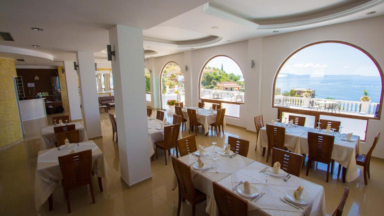 Paradise Lukova Hotel Bagian luar foto