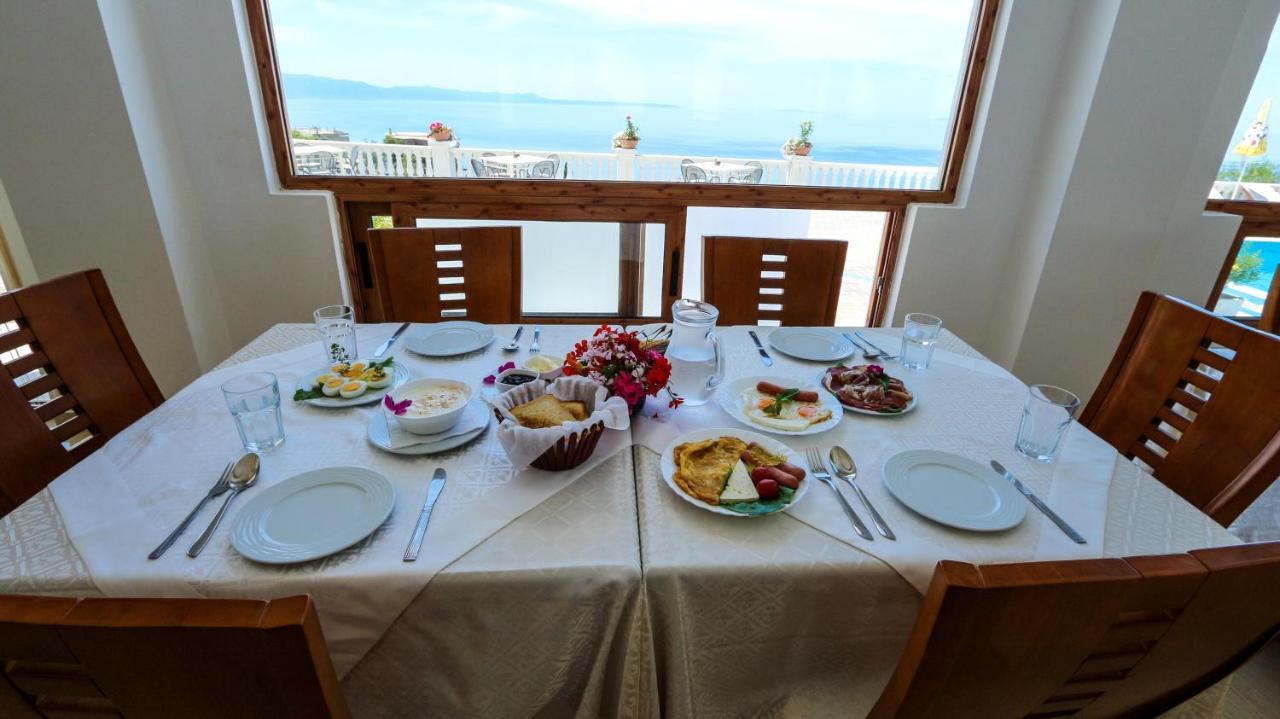 Paradise Lukova Hotel Bagian luar foto