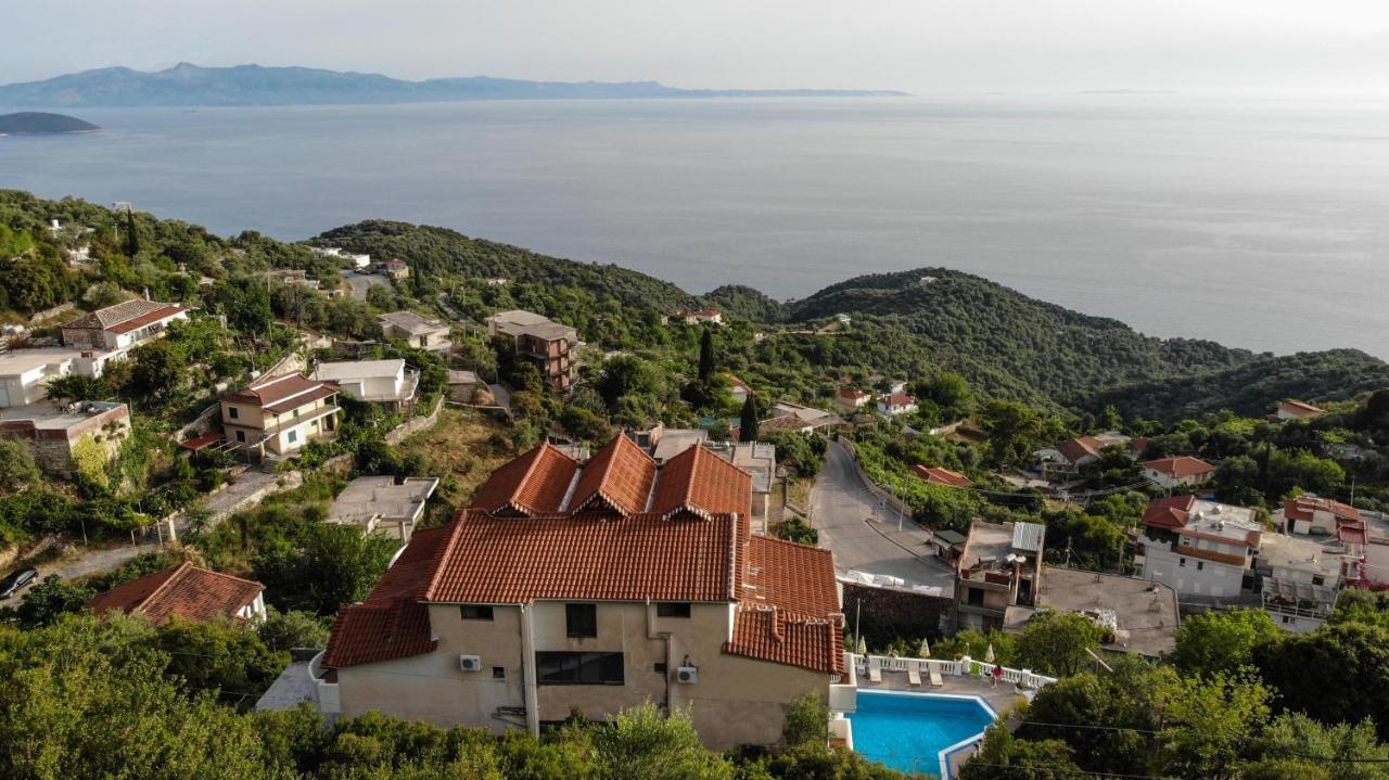 Paradise Lukova Hotel Bagian luar foto