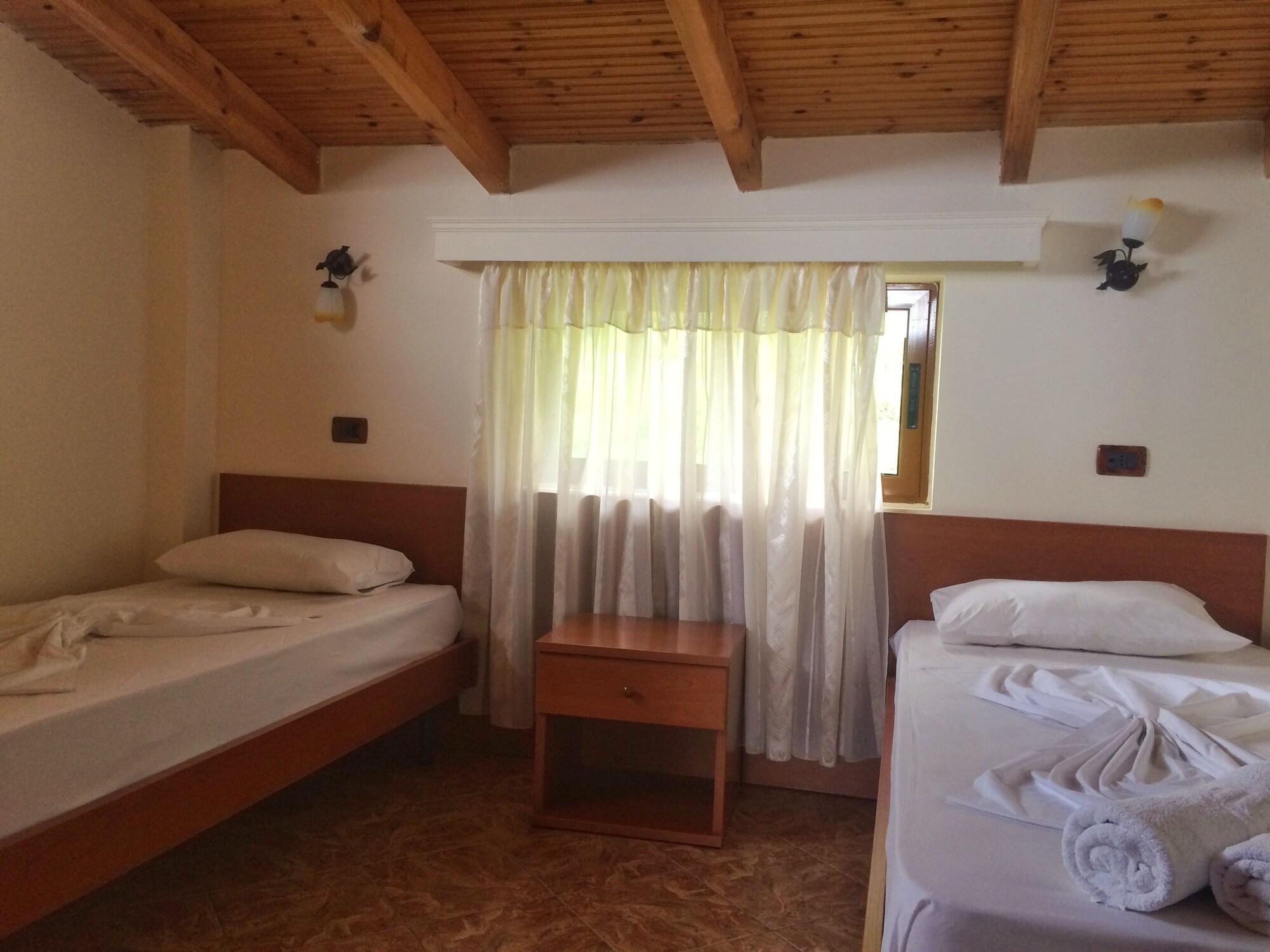 Paradise Lukova Hotel Bagian luar foto
