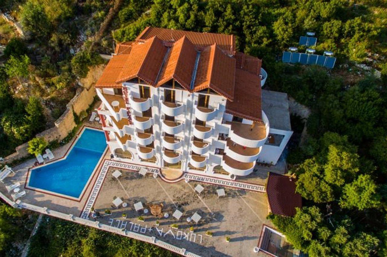Paradise Lukova Hotel Bagian luar foto