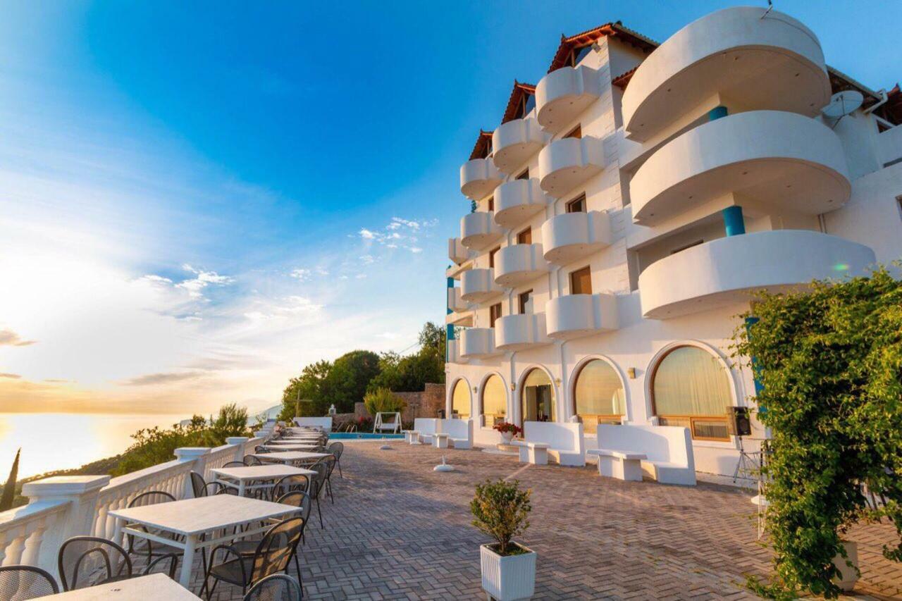 Paradise Lukova Hotel Bagian luar foto